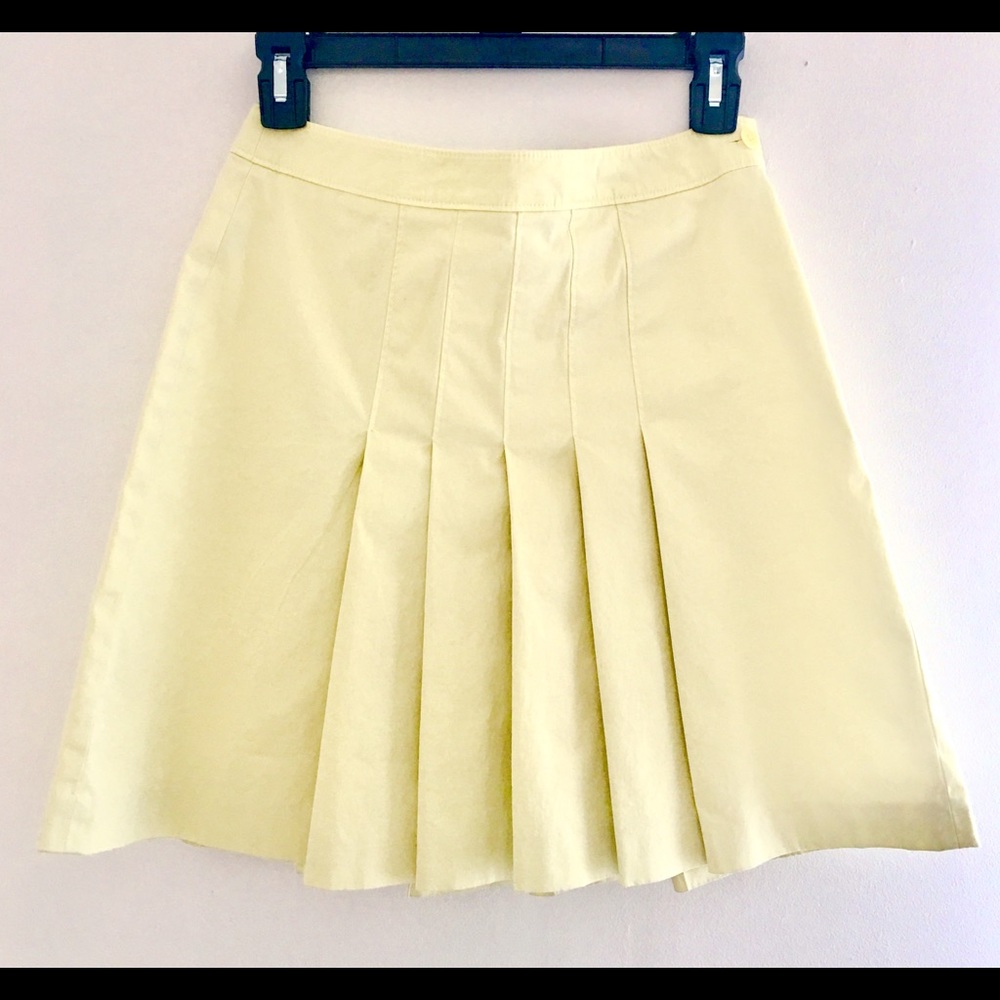 Calvin Klein size 2 yellow pleated skirt